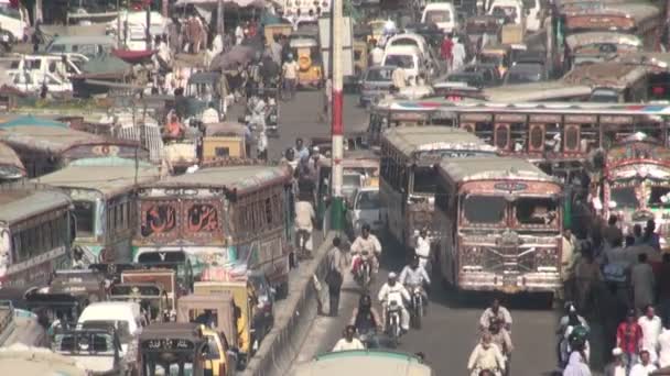 Traffic drives through streets — Stock Footage Traffic drives through streets Video Clip