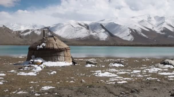Traditional yurt at Karakul lake — Stock Video