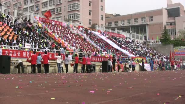 Students take part in a running contest — Stock Video