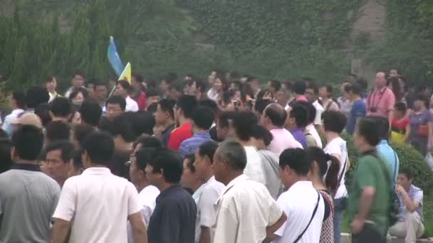 Turistas visitan el Ejército de Terracota — Vídeos de Stock