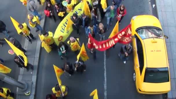 Učitelé se sešli na protest proti vládě — Stock video