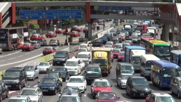 Verkeer komt vast te zitten in congestie — Stockvideo