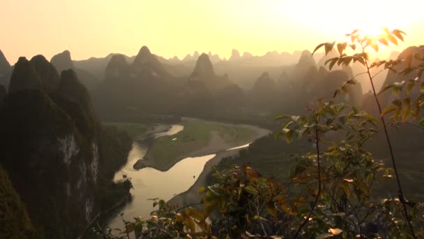 Красивые карстовые пейзажи Китая . — стоковое видео