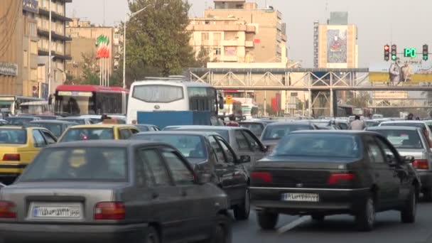 Trafik-enheter i Teheran city — Stockvideo