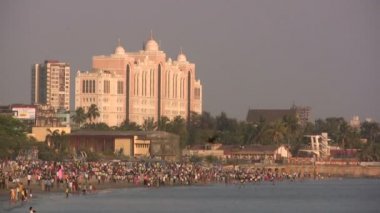 Mumbai Chowpatti plajı.