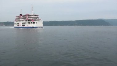 Bir feribot Sakurajima adasına geldi