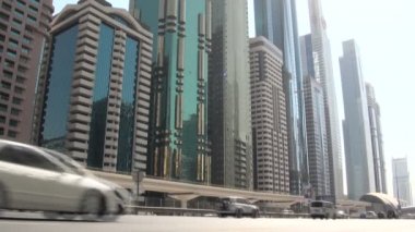 Downtown Dubai meşgul karayolu.
