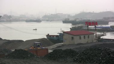 Kamyon ve gemi ile kömür taşımacılığı