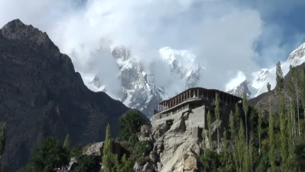 建在岩石上的清真寺 — 图库视频影像