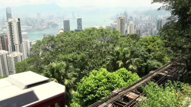 A tram leaves from Victoria Peak — Stock Video