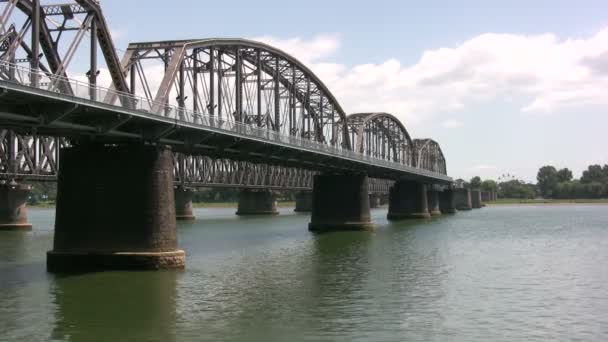 Översikt över den friendship bridge — Stockvideo