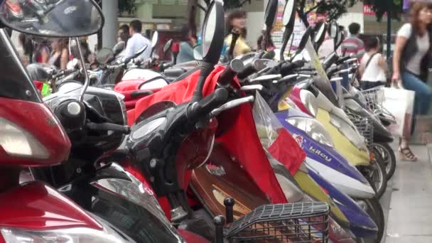 Motos estão estacionados em Chengdu . — Vídeo de Stock