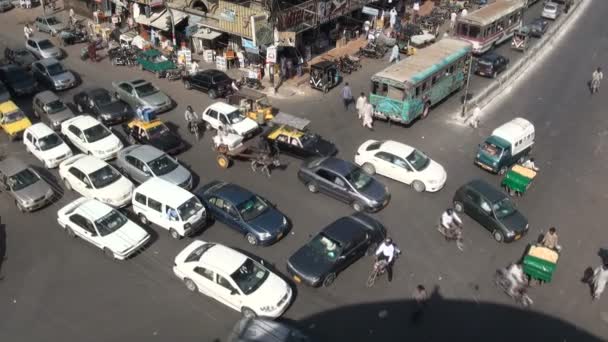 Sokaklarda trafik sürücüleri — Stok video