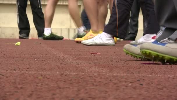 Běžící soutěže se zúčastnit studenti — Stock video