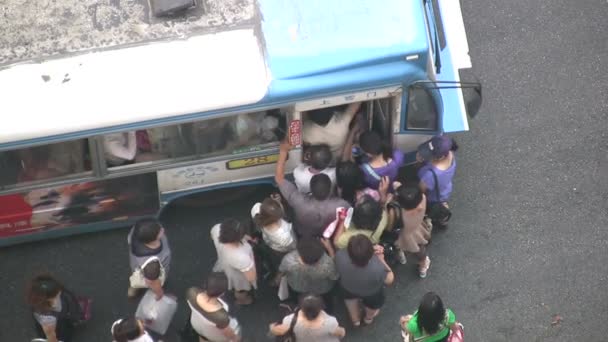 Passengers board a public bus — Stock Video