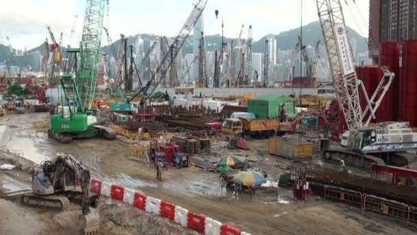 Будівельний майданчик з горизонтом Гонконгу — стокове відео