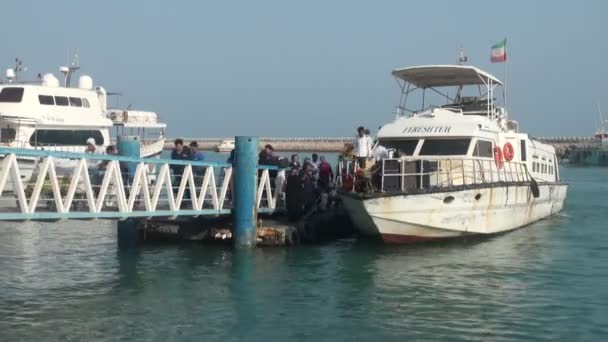 Chegada à ilha de Qeshm . — Vídeo de Stock