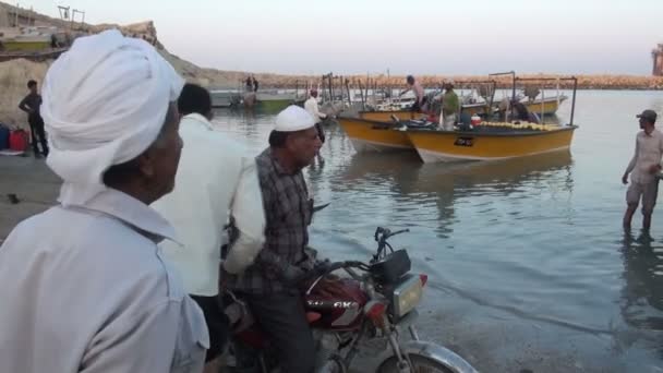 Piccolo villaggio di pescatori in Iran . — Video Stock