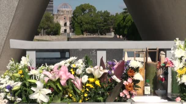 Flowers at a cenotaph and Atomic Bomb Dome — Stock Video