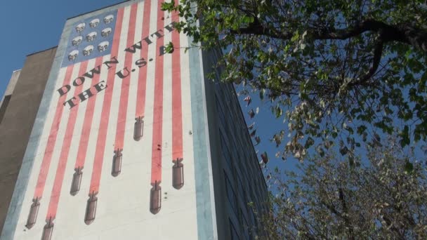 Bandera americana pintada en un edificio — Vídeo de stock