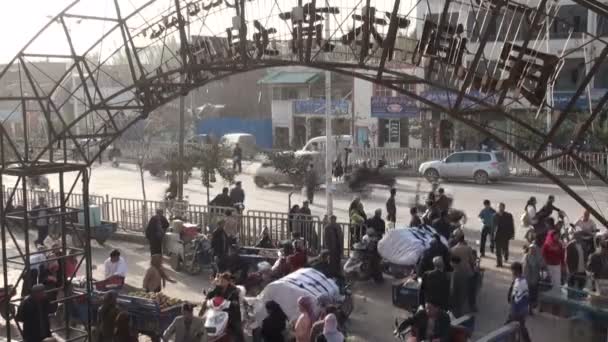 Entrance to the Kashgar bazaar. — Stock Video