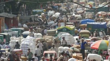 chandni chowk çarşı meşgul şeritte