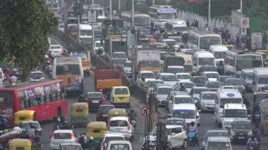 Yavaş hareket eden trafik Bangalore, Hindistan