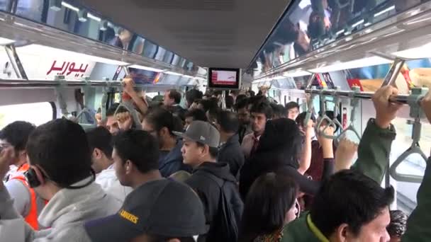 Utasok, utazás a metró — Stock videók