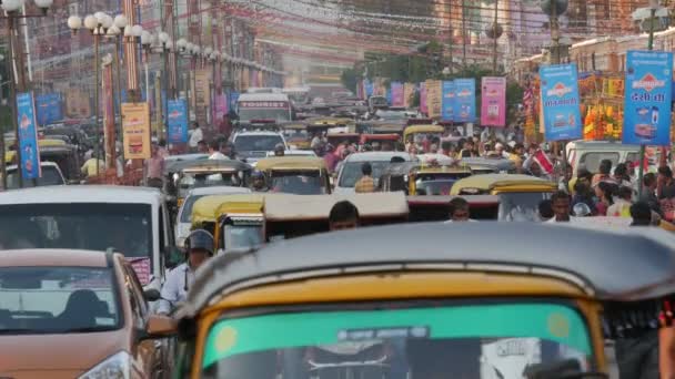 Занятые улицы Джайпура в Индии — стоковое видео