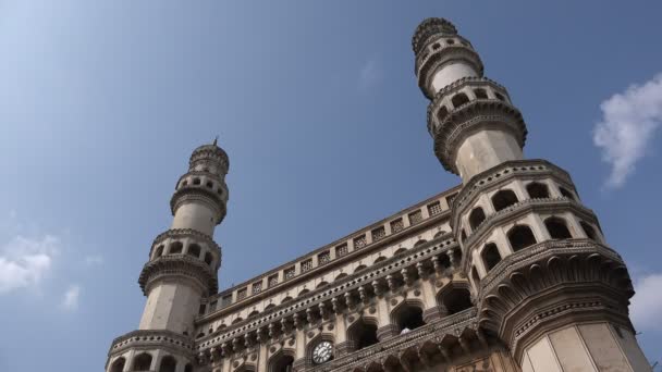 Знаменитый памятник Чарминар в Хайдарабаде — стоковое видео