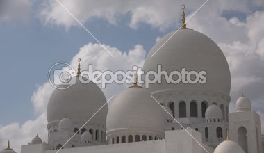 Şeyh Zayed camii üzerinde hareket eden bulutlar