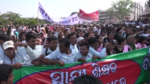 Teachers protest against low wages — Stock Video