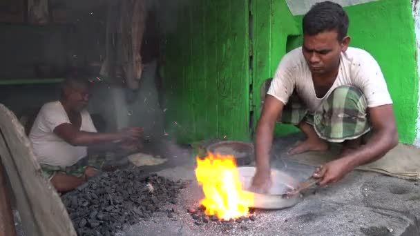 労働者を作る火鍋 — ストック動画