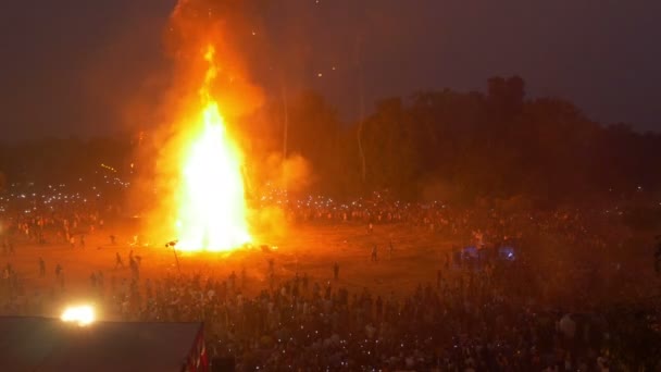 Människor på dussehra firandet — Stockvideo