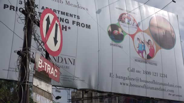 Emlak billboard Bangalore, Hindistan — Stok video