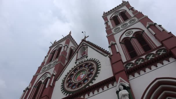 Facciata della cattedrale di Pondicherry — Video Stock