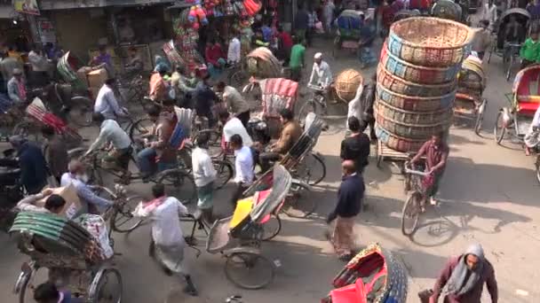 Rickshaw riders through bazaar — Stock Video