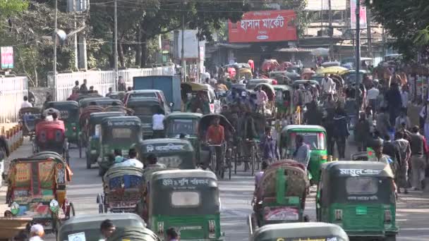 Viel befahrene Straße in sylhet, bangladesh — Stockvideo