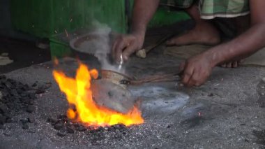 işçiler tencere ateşe olun