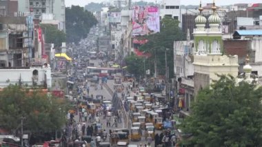 hyderabad sokaklarında trafik