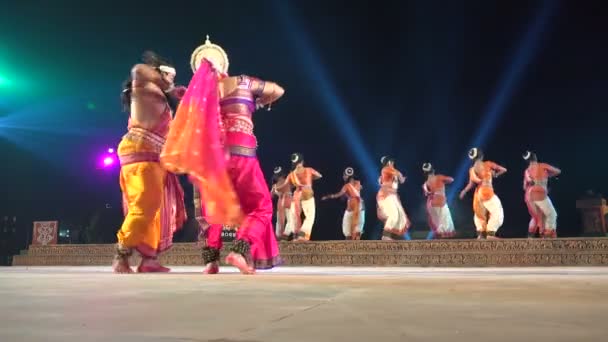 Spettacolo di danza sul palco di un festival — Video Stock