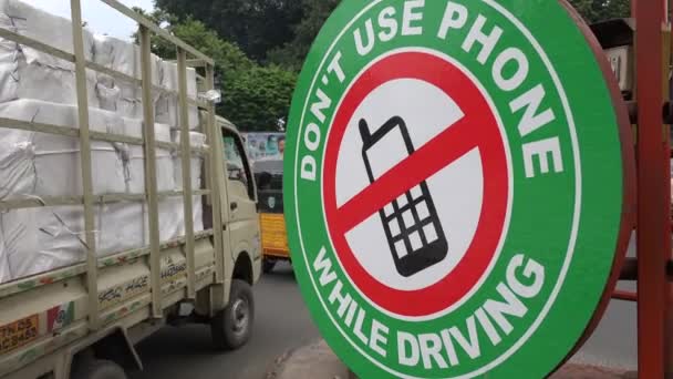 Sign against of phones while driving — Stock Video