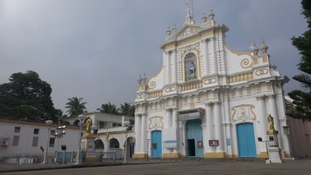 Fachada de catedral en Pondicherry — Vídeos de Stock