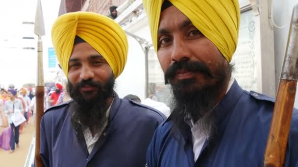 Sikh guards inside the Golden Temple — Stock Video