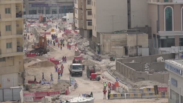 Trabajadores en una obra de construcción — Vídeos de Stock