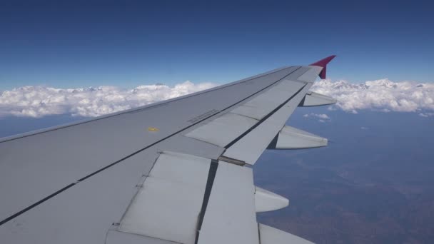 Vedere din Himalaya de la fereastra unui zbor Qatar Airways — Videoclip de stoc