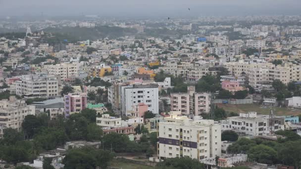 Budynki na przedmieściach miasta hyderabad — Wideo stockowe