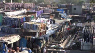 dhobi ghat giysi kurutma孟买，印度-2014 年 11 月 8 日: 在孟买其他出路西高止山脉的概述。其他出路西高止山脉而闻名，其大量的工人清洗服装和其他纺织品从 11 月 8 日市各地