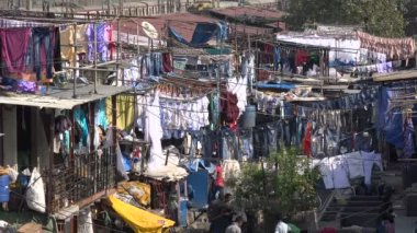 dhobi ghat giysi kurutma孟买，印度-2014 年 11 月 8 日: 在孟买其他出路西高止山脉的概述。其他出路西高止山脉而闻名，其大量的工人清洗服装和其他纺织品从 11 月 8 日市各地