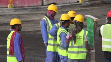 Göçmen işçiler yolda site oluşturma